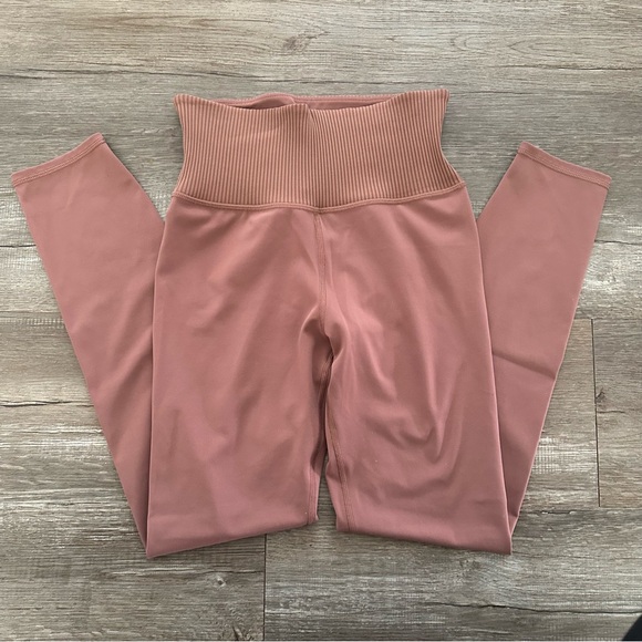 Vuori Pants - Vuori Peach/Salmon Leggings